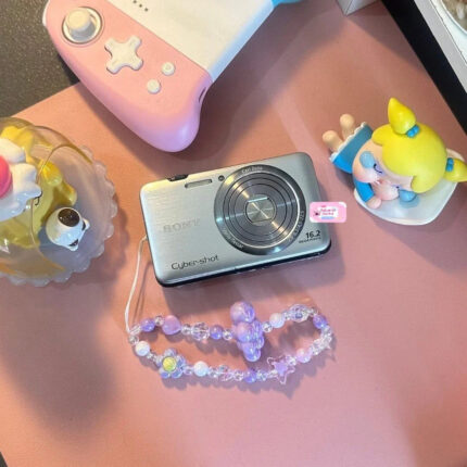 Sony Cybershot DSC-WX9 in silver