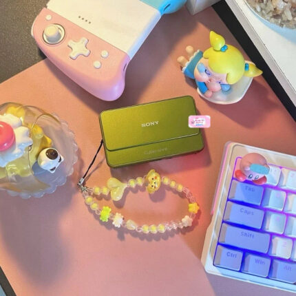 Sony Cybershot DSC-T99 in lime green