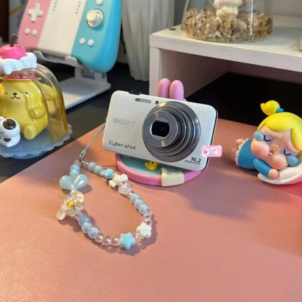 Sony Cybershot DSC-WX7 in milky white